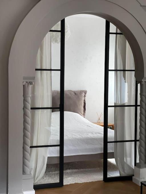 Stunning 1Bd Flat With 50M2 Terrace In The City Center Bukarest Exterior foto